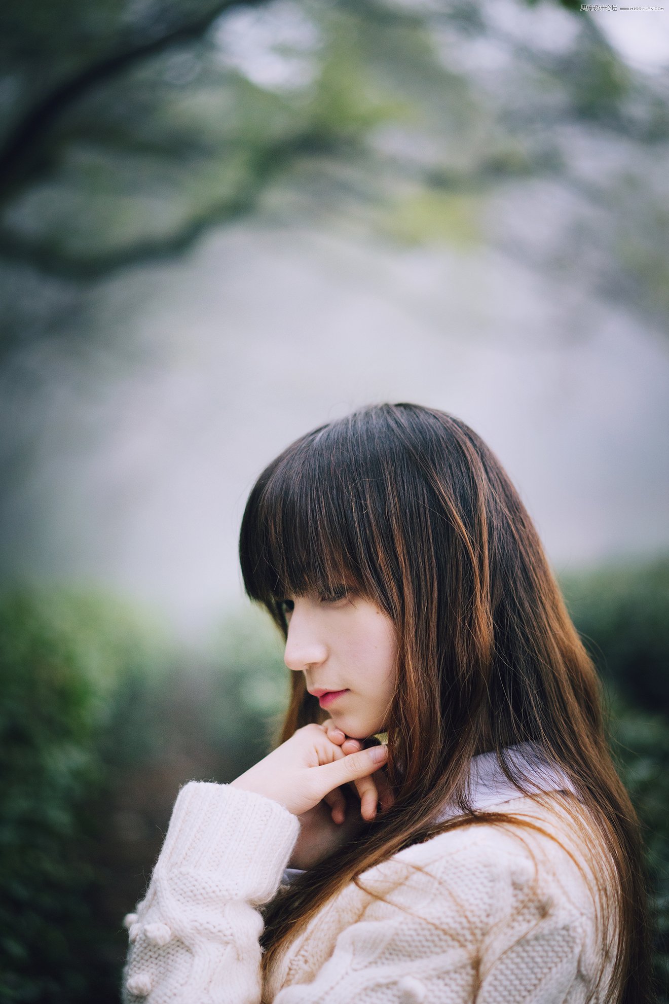 PS調出外景雨季人像照片清新藝術效果