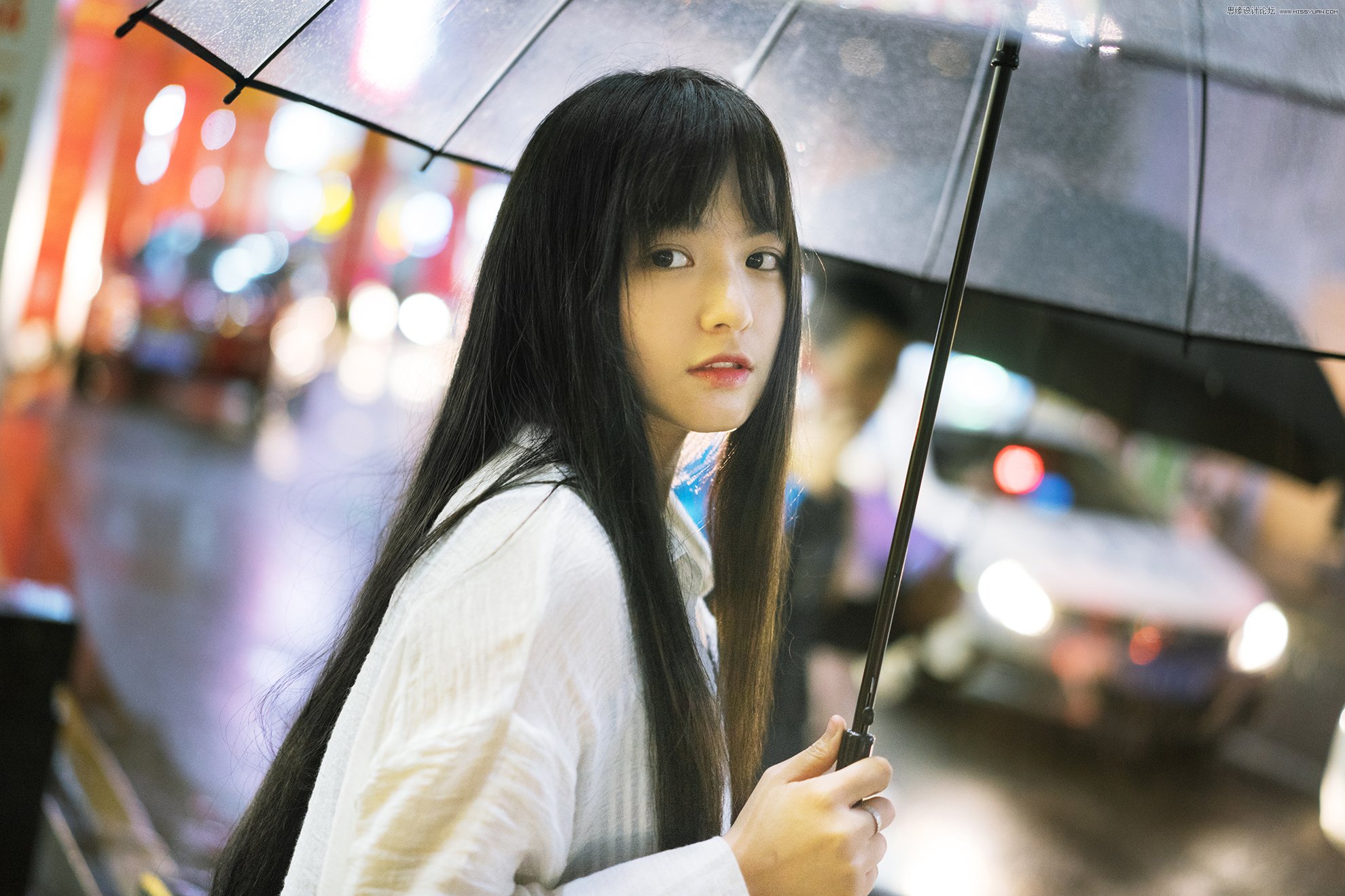 PS調出外景雨季人像照片清新藝術效果