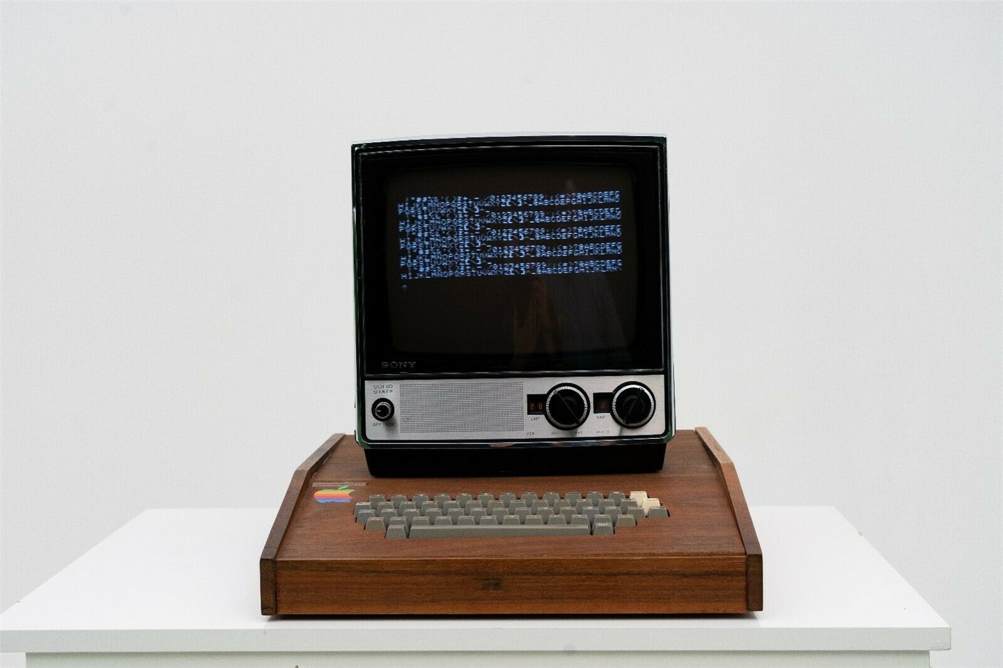 喬布斯親手制作的 Apple 1 電腦亮相 eBay:仍能開機,售價 150 萬美元