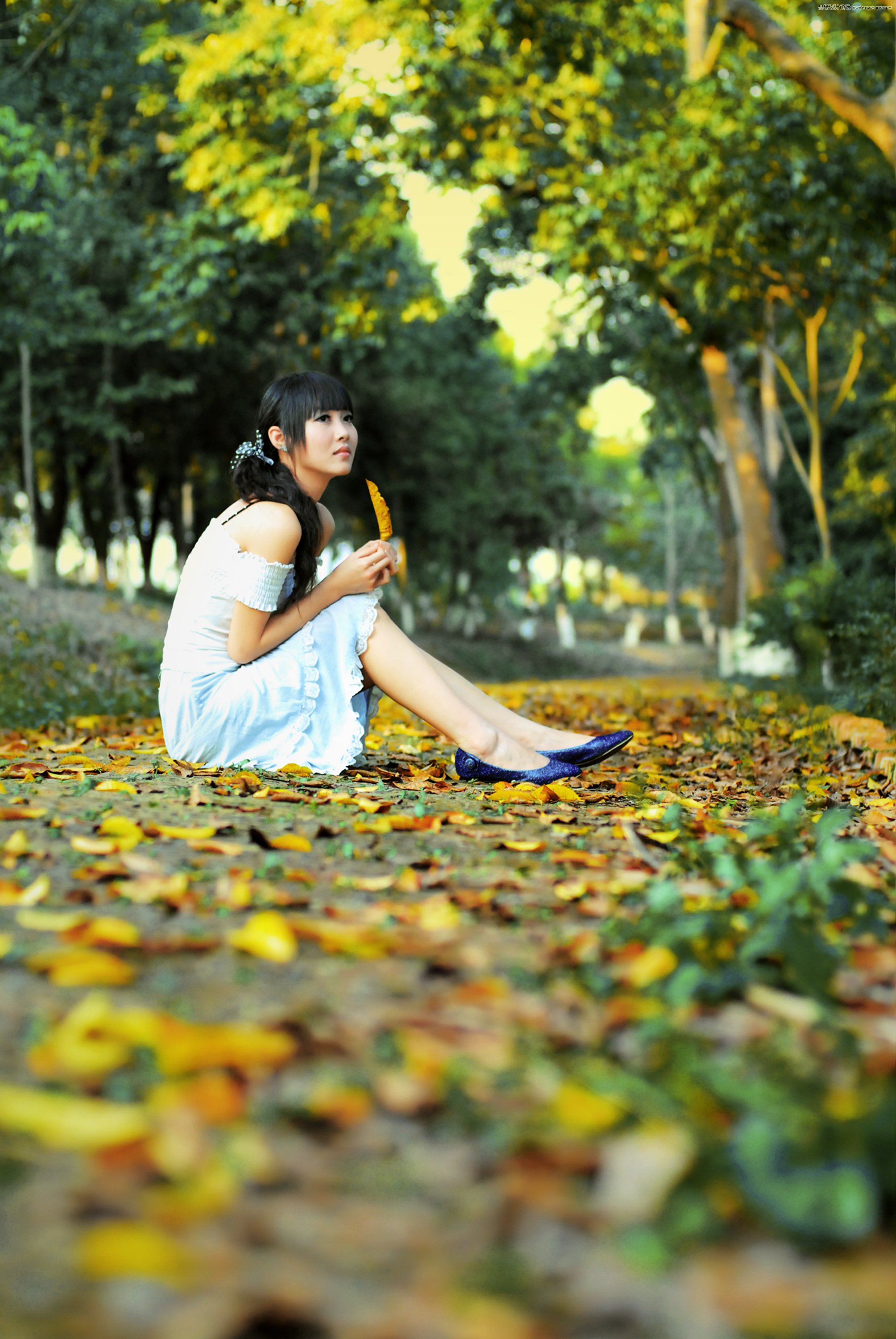 PS調(diào)出外景寫(xiě)真人像秋季暖黃效果