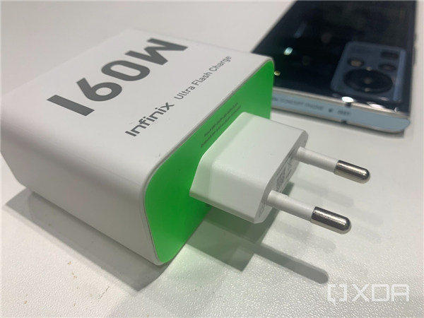 傳音 160W 快充新機(jī)渲染圖曝光:左上角單孔瀑布屏,設(shè)計(jì)硬朗