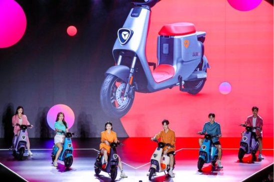 雅迪率先踏入聚焦體驗(yàn)感、個(gè)性化、智能化的新出行時(shí)代