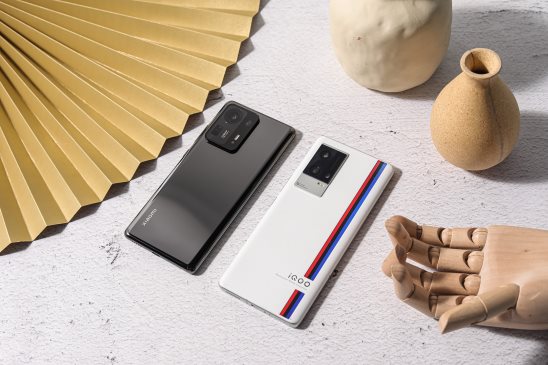 小米MIX 4和iQOO 8 Pro，誰的高端之路能走得更快？