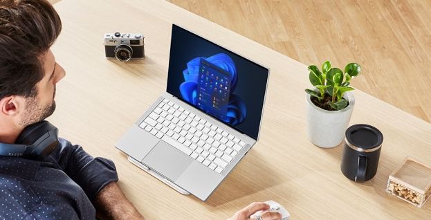 Razer推出搭載Windows11的Razer Book和雷蛇靈刃，現有機型也可免費升級系統