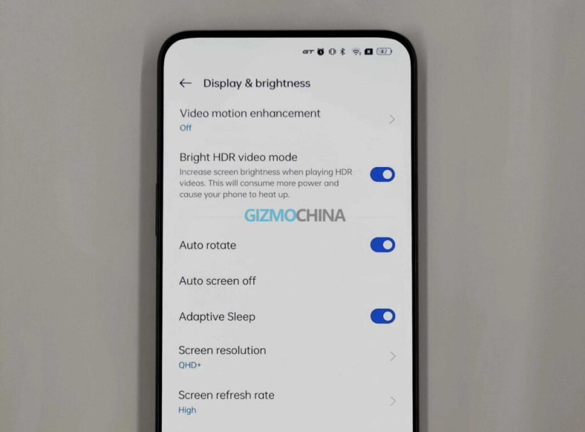 realme GT 2 Pro 實拍照曝光:采用屏下前置攝像頭,2K 屏