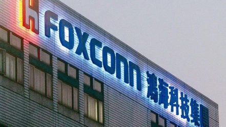 鴻海旗下重要廠區春節只休二天，年會抽出 20 位百萬新臺幣、15 輛汽車大獎
