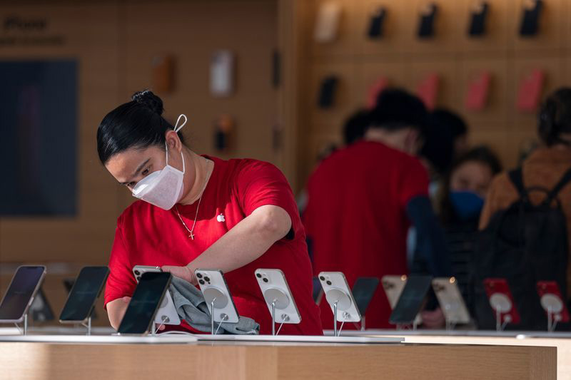 蘋果開始全面取消強制口罩令，恢復零售店課程